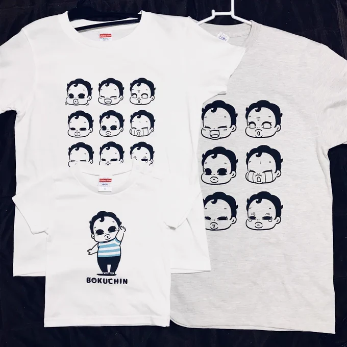 と、届いた〜〜!!ぼくちんTシャツ! すごい、当たり前だけどアイロンプリントとは比べ物にならない。 キッズサイズは肩にスナップがちゃんとあるのも嬉しい😊。 旦那には会社にも着て行ってもらおう。 