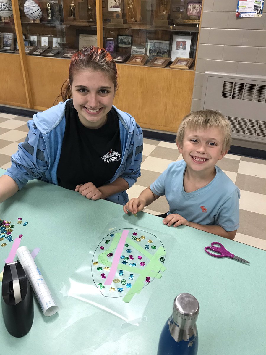 MsStacisKinders's tweet photo. Fun being had at our Egg-stravaganza! Parents and school family members joined the Kinders to make the day perfect!@USD360_Caldwell https://t.co/RfPKRJPbNE