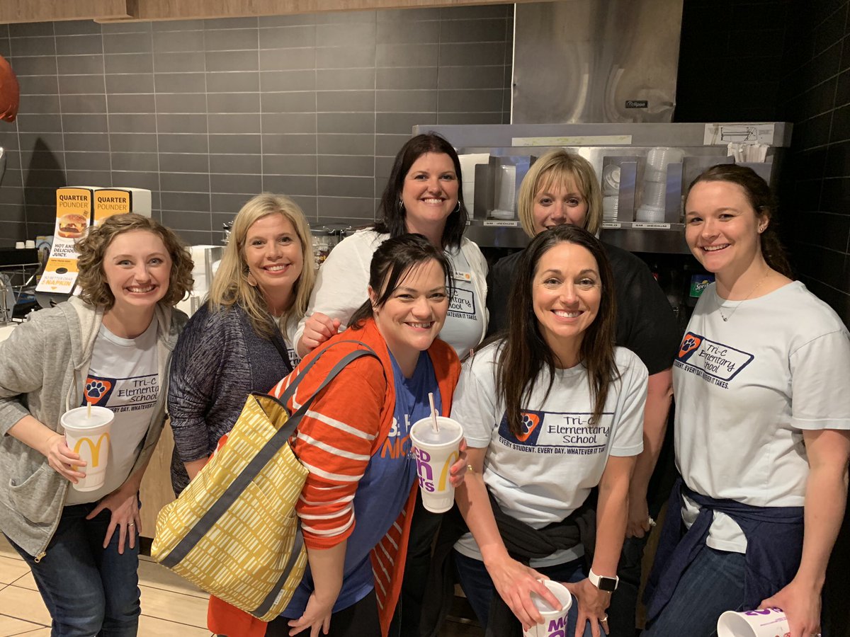 dougowens's tweet photo. Thank you @carterville_5 for supporting our McTeacher Night! It was great to see our staff work with former students and engage with our current students and families! @JeralMoriah @tammms01 @SwallersKim @MelissaGiblin #carterville5 https://t.co/T3GW4hTrti