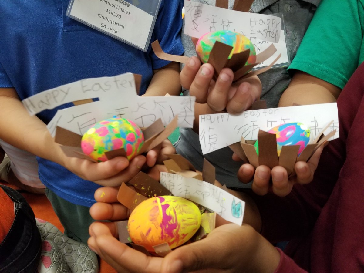 MsSummerPao1's tweet photo. Painting Easter Eggs - 复活节彩蛋 - colorful eggs nestled in a nest! @PetroskyPirates @AliefISD @Aliefss #AliefMission #educatingpirates #AliefMandarinImmersion https://t.co/4woJxdrUnQ