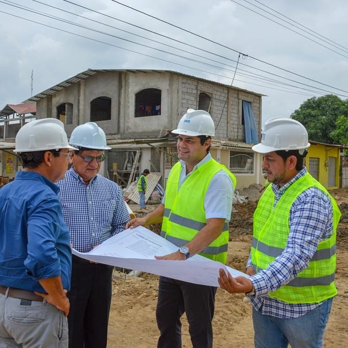 CarlosFalquezA's tweet photo. Recorrido de Obra: La Florida 6 https://t.co/mjX8Is9DMa