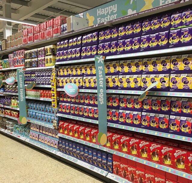 suzywotz's tweet photo. @catturvill @madjaxxy @TomLyne34 @Gossy_01 WTF is going on over there shocking standards in practise 🤷♀️ had to walk away and breathe into a brown paper bag... here’s a picture guide of the correct Suzy way #eastereggs #chocolate #bunnies #chicks #shitstandards https://t.co/QSKddxsML3