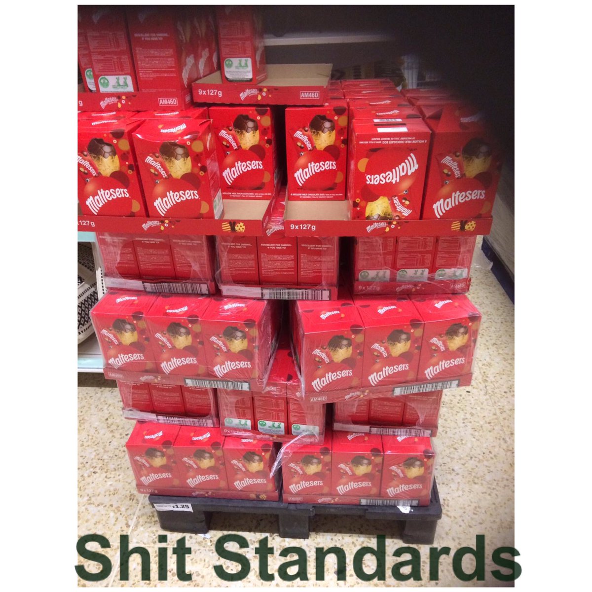 suzywotz's tweet photo. @catturvill @madjaxxy @TomLyne34 @Gossy_01 WTF is going on over there shocking standards in practise 🤷♀️ had to walk away and breathe into a brown paper bag... here’s a picture guide of the correct Suzy way #eastereggs #chocolate #bunnies #chicks #shitstandards https://t.co/QSKddxsML3