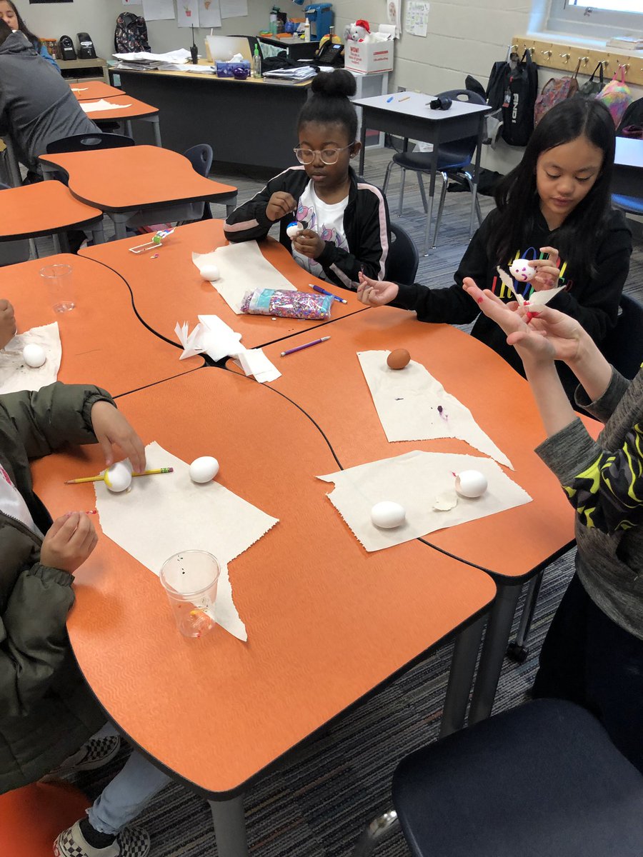 mshunt512's tweet photo. So much fun today reading, learning, and creating with these #5thgraders. We read about a tradition that my family has practiced for years, cascarones! We then painted, filled, and cracked the eggshells. #iteachela #SHproud #thesmsd @shawanoe thanks for helping @MrsBlackSMSD https://t.co/wsNywjRIeT