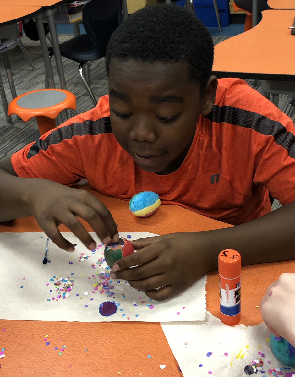 mshunt512's tweet photo. So much fun today reading, learning, and creating with these #5thgraders. We read about a tradition that my family has practiced for years, cascarones! We then painted, filled, and cracked the eggshells. #iteachela #SHproud #thesmsd @shawanoe thanks for helping @MrsBlackSMSD https://t.co/wsNywjRIeT