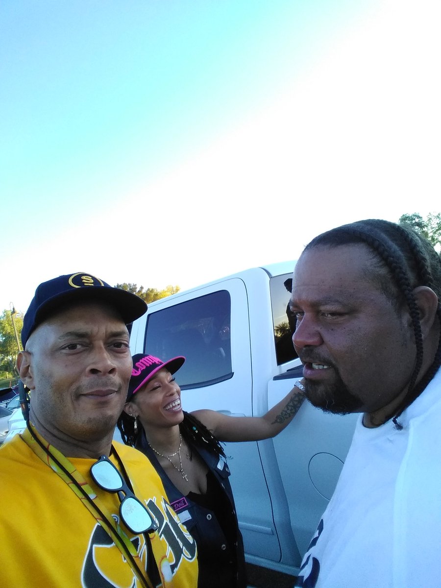 s2pmanager's tweet photo. Phoenix AZ is kinda fly when you chill with @YogWestWood @WORLDSTAR @Livehiphopdaily @RapSnacksNow @C_Bo_ @XXL
Show Saturday **GasChamber** #WestCoastMafia #ShamelessPromotions @lalovetheboss @IAMTONYNEAL #BARZ https://t.co/JCouFgpFDF