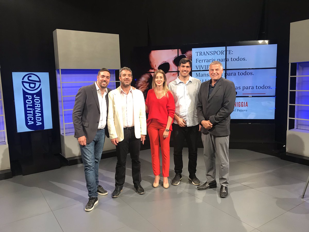 nico_bertone's tweet photo. ¿Qué opina los cordobeses de las #EleccionesCBA?

📊Analizamos los datos del último estudio de @GusCbayAsoc  @pzuban 

Gracias @JornadaTVok por la invitación! https://t.co/9ZFCUnqp2f