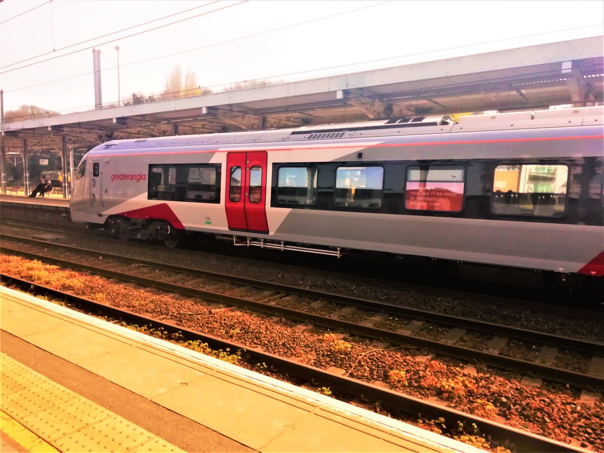 RochelleK1994's tweet photo. Guess what showed up at Ipswich railway station on a test run? 1 of the new @greateranglia trains! (18/04/2019)
#photography #photographer #photographyislife #photographyisart #photographylover #railwaystation #greateranglia #train #newtrain #ipswich #ipotw #suffolk #eastanglia https://t.co/W6VDbjUxZC