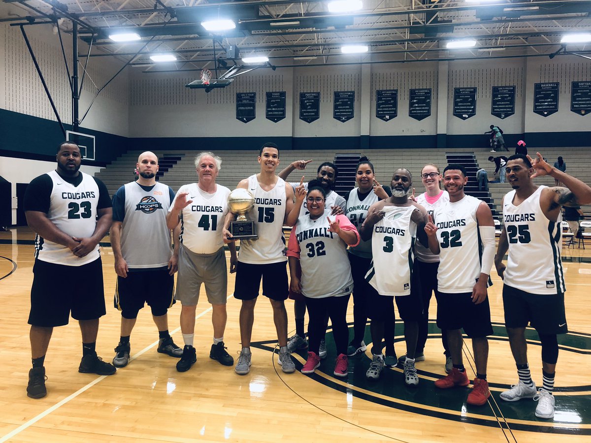 Connally_GBB's tweet photo. @CoacherCollins and Coach Banks representing our program during the Staff vs Seniors b-ball game! @CHS_of2020 yβall are next! #StaffForTheWin https://t.co/NYBAj7lnQq