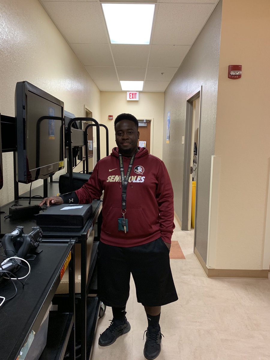 JDugganEducator's tweet image. College shirt day @PlumosaSoa #AVIDAwarenessWeek @CathyRe28587987 @cynthialawson77 @Instr_sup @AVIDLauraRounds