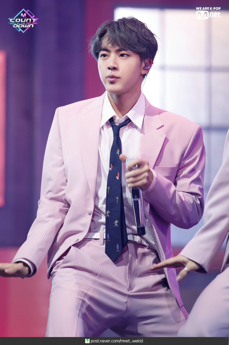 Seokjinpicss's tweet photo. WORLDWIDE HANDSOME ⚘💕
#방탄소년단 #진 #JIN @BTS_twt https://t.co/9Jpp8CJqcN