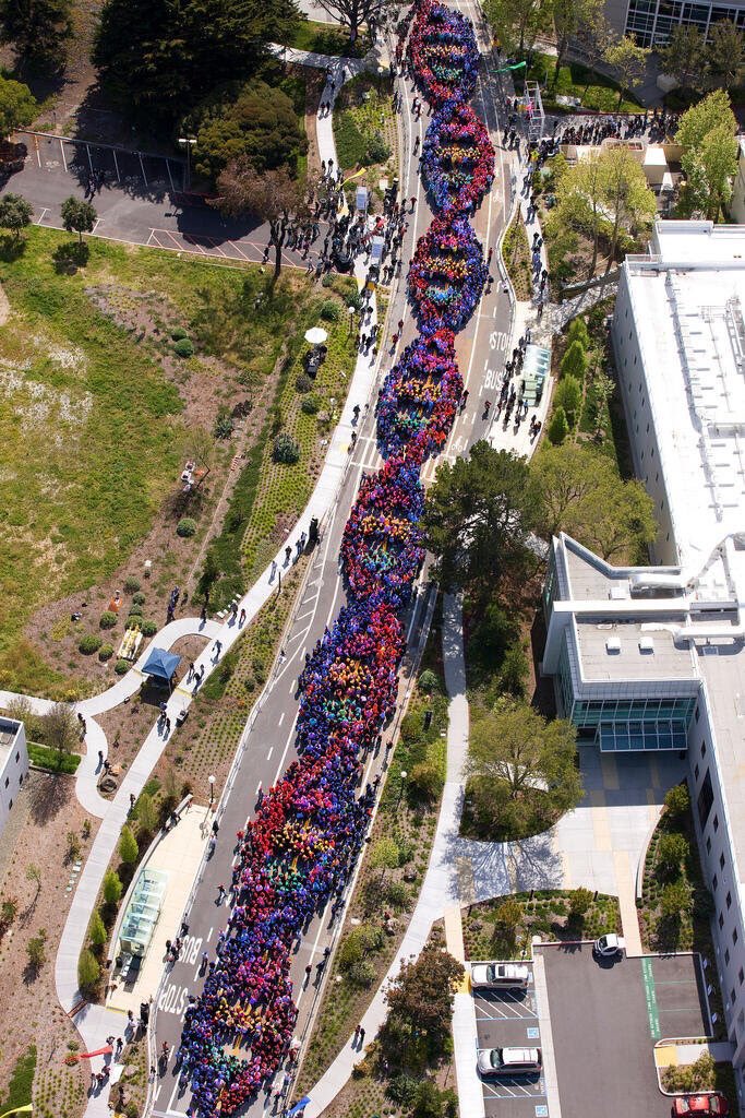 dancingRNA's tweet photo. #Tbt to ~8 years ago (4/21/11) when I was @genentech and we (2600 people) set a world record for the largest human DNA helix. I’m in there somewhere with a red hat. #DNA #DNAhelix #Scientistshavefun https://t.co/m8y7I8RkSM