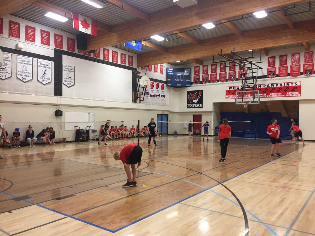 shayepatras's tweet photo. @Woodhavenms jr badminton team is battling Broxton Park before the Easter weekend. Let’s go #whpack https://t.co/Jz6b3UIi5M