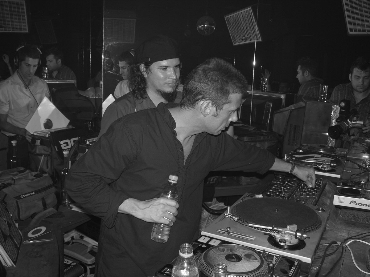ThieveryCorpDC's tweet photo. 2004 (Playa del Carmen, Mexico) Ringing in 2005 with Rob, Eric & Perry Farrell passing the baton on the decks until the morning. The venue? Garza’s creation – the much beloved (and now shuttered) – La Santanera. #TBT #ThieveryCorporation #PerryFarrell #EricHilton #RobGarza https://t.co/oNxbaRo98h