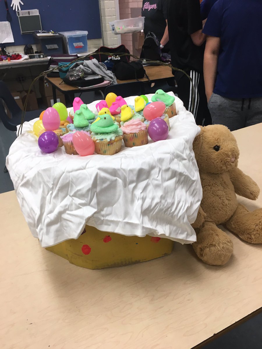 sedela_fcs's tweet photo. Cupcake Wars 2-6. These kids are amazing. We had an Easter basket, Lemonade stand, and a movie theater. Great work bakers and designers. @mrdeissler #kmsfcs #pafcs #sayyestoFCS #cupcakewars #stem #fcs #peeps @Klinger_MS https://t.co/aN6lIEbIci