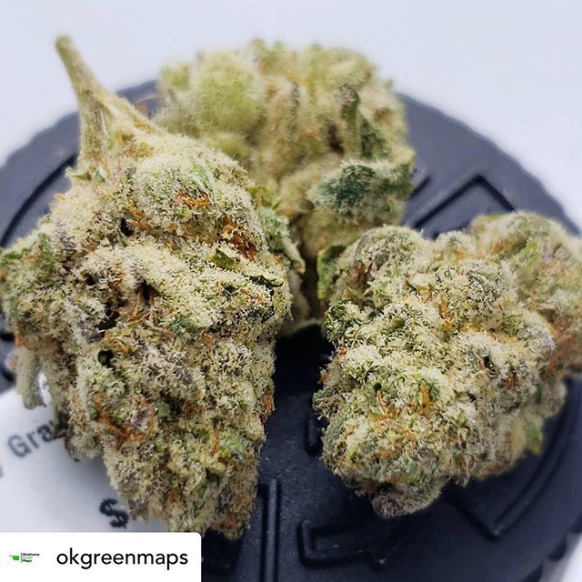 Posted <a href="/withrepost/">Repost app</a> • <a href="/okgreenmaps/">OKGREENMAPS</a> Stopped by <a href="/bcccollective/">BCC Collective</a> for a lunch box. I got a pre roll of Sweet Thang, which was a nice full cone not the little cones with extra paper twisted on the end (sorry no pic of pre roll). I also got this beautiful gr… bit.ly/2GljbQ5