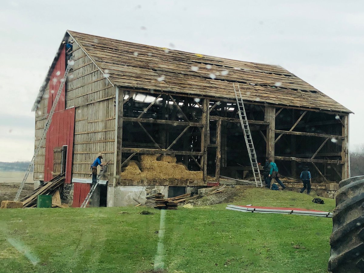 tubbyy20's tweet photo. First pic 8am...last pic 4pm. These boys don’t mess around #barndown #goingbackup https://t.co/UhGfMSBtsw