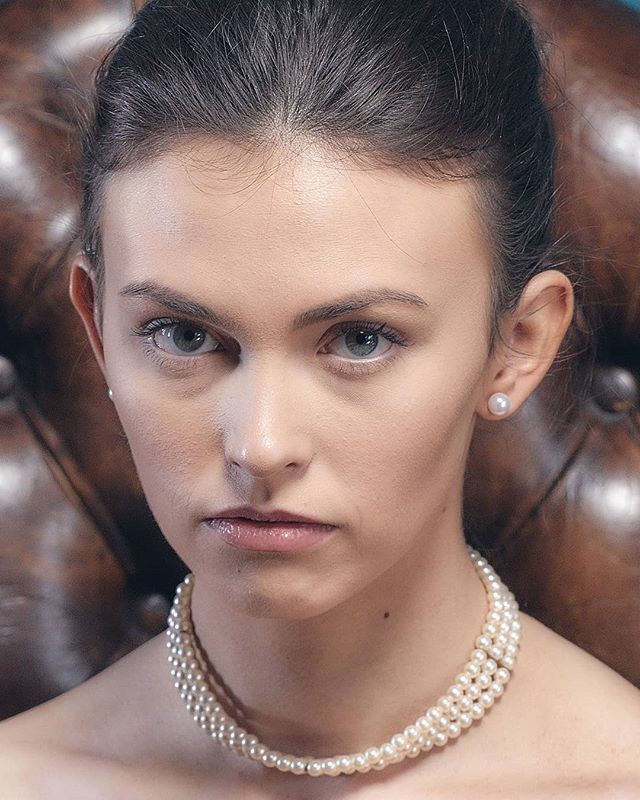 MattBrightFoto's tweet photo. Another one from the workshop held @insolecourt of the beautiful @jess_gallivan who gave up her time to model for the workshop.

#models #beauty #offcameraflash #pearls #eyes #ig_models #portrait #wales #cardiff #modelgirls #portsvision #photography #girl https://t.co/rm0TNJGw6T https://t.co/2CgcHc8sUI