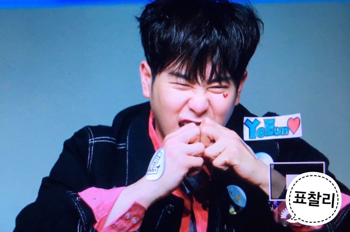 pyocharliecom's tweet photo. 190418 블락비바스타즈 팬싸인회

지후니 내 심장 뿌서먹었네.. 💔

#피오 #표지훈 #표찰리 #블락비
#블락비바스타즈 #Help_Me https://t.co/GbEAqIbxn3