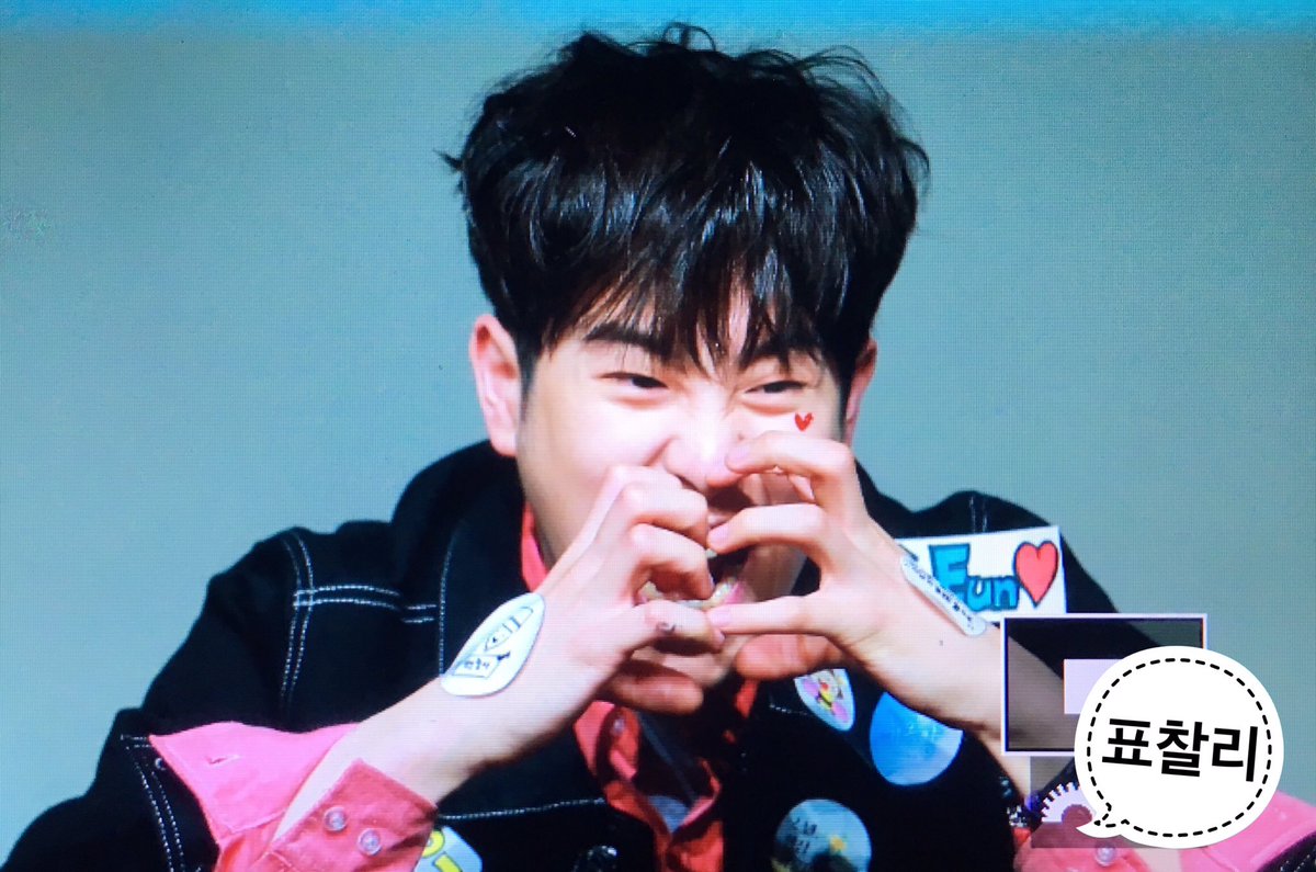 pyocharliecom's tweet photo. 190418 블락비바스타즈 팬싸인회

지후니 내 심장 뿌서먹었네.. 💔

#피오 #표지훈 #표찰리 #블락비
#블락비바스타즈 #Help_Me https://t.co/GbEAqIbxn3