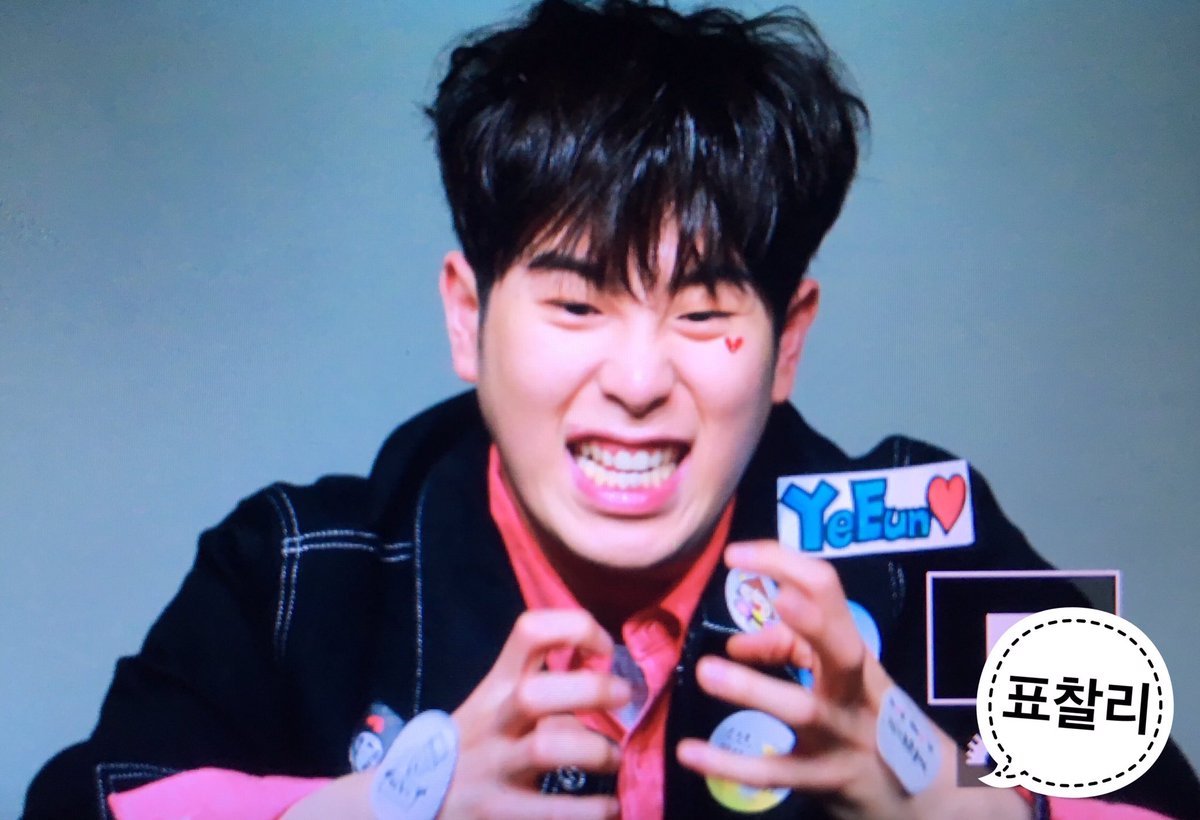 pyocharliecom's tweet photo. 190418 블락비바스타즈 팬싸인회

지후니 내 심장 뿌서먹었네.. 💔

#피오 #표지훈 #표찰리 #블락비
#블락비바스타즈 #Help_Me https://t.co/GbEAqIbxn3