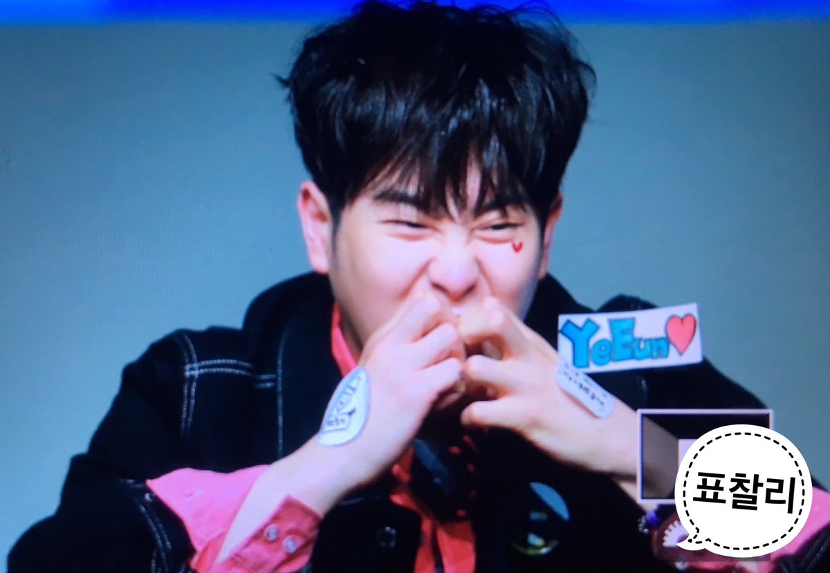 pyocharliecom's tweet photo. 190418 블락비바스타즈 팬싸인회

지후니 내 심장 뿌서먹었네.. 💔

#피오 #표지훈 #표찰리 #블락비
#블락비바스타즈 #Help_Me https://t.co/GbEAqIbxn3