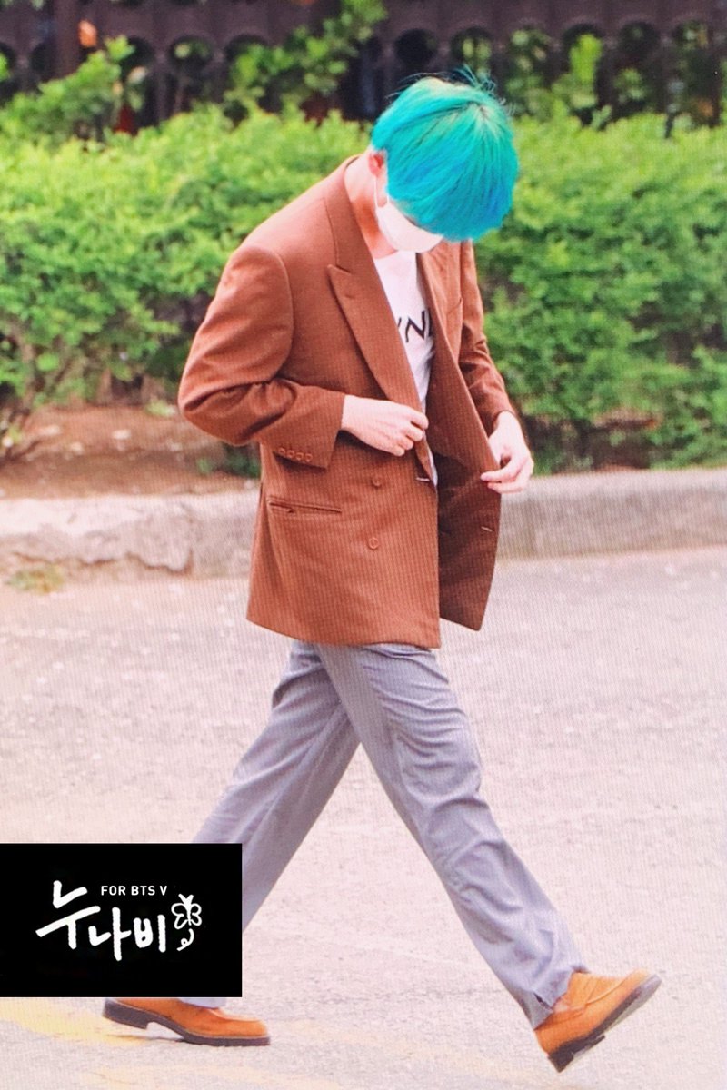 _nuna_V's tweet photo. 190419 뮤뱅출근
#태형 #BTSV #taehyung #방탄소년단뷔 https://t.co/9sEbW8rQct