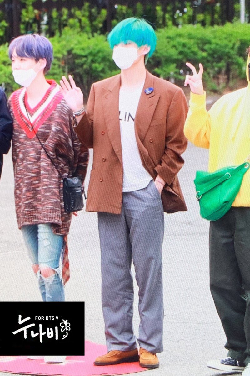 _nuna_V's tweet photo. 190419 뮤뱅출근
#태형 #BTSV #taehyung #방탄소년단뷔 https://t.co/9sEbW8rQct