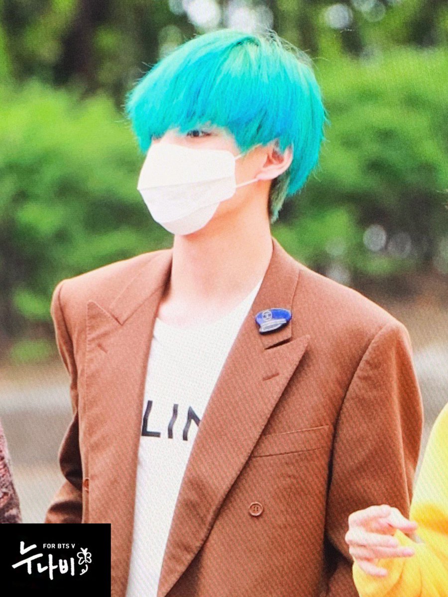 _nuna_V's tweet photo. 190419 뮤뱅출근
#태형 #BTSV #taehyung #방탄소년단뷔 https://t.co/9sEbW8rQct