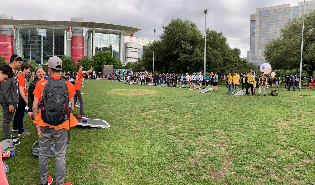 frc5892's tweet photo. Houston showdown! 5892 and 231 vs @JerseyVoltage in bean bag toss! #omgrobots #FIRSTChamp #team5892 https://t.co/BsffEHa1i5