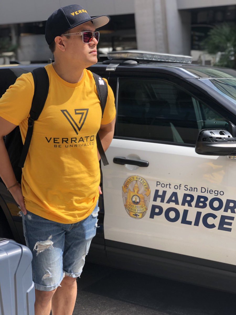 VerratonP's tweet image. #Unrivaled Gold // Black combo🔥 w/ @antonv15 - rockin’ the “Unrivaled” tee and Snapback. Who says you have to give up comfort for style👌🏻verratonproject.com //BE•UNRIVALED #verratonproject #beunrivaled #rockyourV