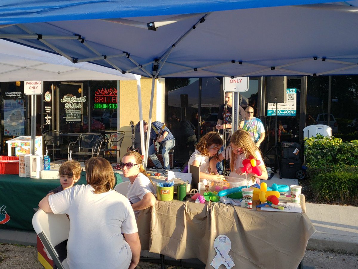 1093Store's tweet photo. We have face painting! Balloon animals and Live entertainment!!! #UntilAllThePiecesFit #AutismAwarenessMonth #Sprint #SprintFam #BrighterFutureForAll @CityPortStLucie @Bri1093ASM @MichelCombes @cabreu_sprint @tracySprint https://t.co/oOwGjjWVhG