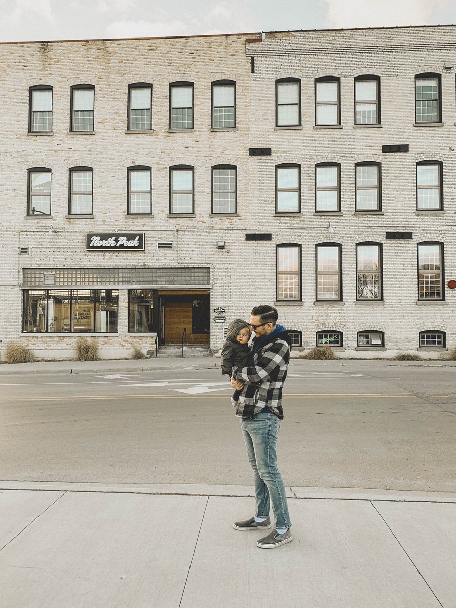 brewsperience's tweet photo. Did you know that @northpeakbeer is located in an old candy factory? If ever in Traverse City, checking out this 400,000 brick beauty in person is a must!

#beer #craftbeer #brewsperience #northpeak #brewedupnorth https://t.co/jp9Ns891XI