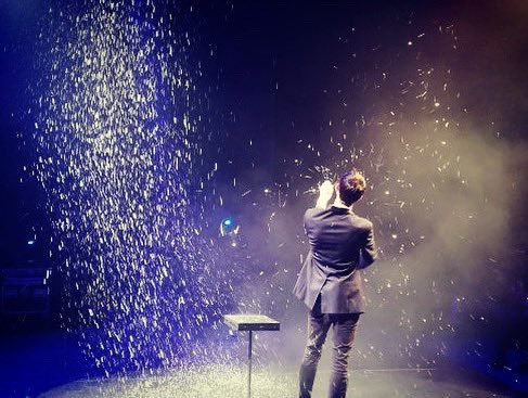 alexlemagicien's tweet photo. Ça enchaine les spectacles pour voir des étincelles dans les yeux des enfants ! 😍💥🔥 #love #magic #magicshow #spark #sparkstar #sparkular #levitation #magician #magicien #magie #spectacle #spectacular #light #Evenement #festivaldemagie https://t.co/cRkOKVXhAt