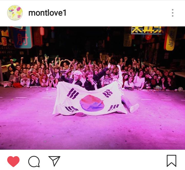 HKNRS_'s tweet photo. Los chicos de M.O.N.T han subido a su instagram la foto con sus fans de España. https://t.co/RTsVzH3xY1
