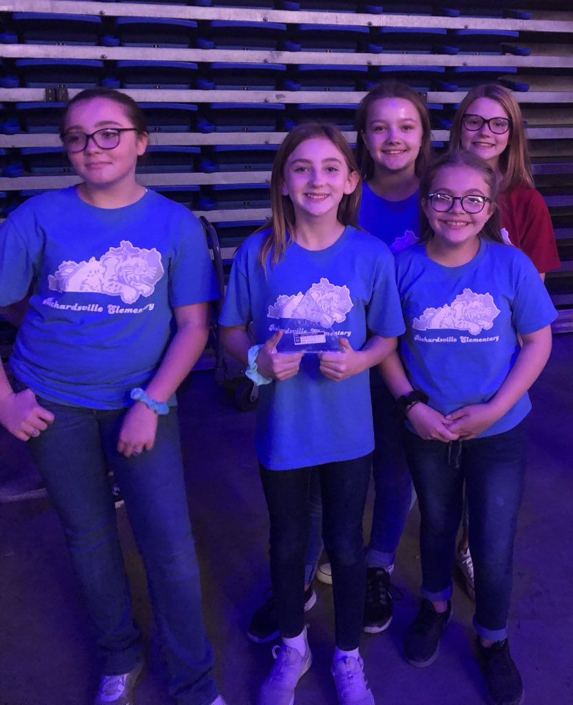 RESMediaCtr's tweet photo. Bobcat ERC—Help Desk Champs!!!  @wcpstech @RichardsvilleEl @STLPKentucky https://t.co/reReHU8tyO