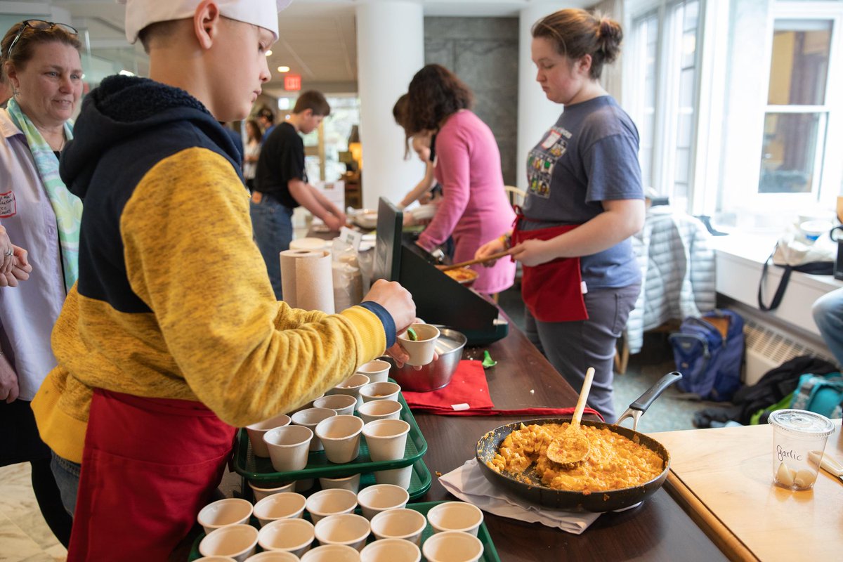 VT_FEED's tweet photo. 5 #JrIronChefVT 2019 winning teams served their award-winning recipes at the VT State House! Thank you Burlington Tech Ctr, @GMTCCVT, Holland Elem, Bakersfield Elem/Mid & Sharon Elem School for sharing your culinary skills & #FarmtoSchool dedication! @NOFAVT @MitziJohnsonVT https://t.co/Wm0SAV60Yp