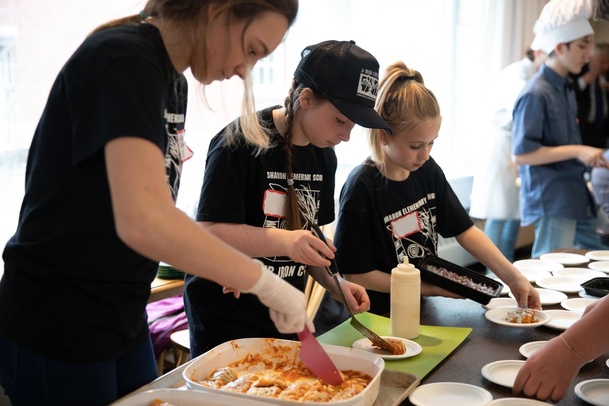 VT_FEED's tweet photo. 5 #JrIronChefVT 2019 winning teams served their award-winning recipes at the VT State House! Thank you Burlington Tech Ctr, @GMTCCVT, Holland Elem, Bakersfield Elem/Mid & Sharon Elem School for sharing your culinary skills & #FarmtoSchool dedication! @NOFAVT @MitziJohnsonVT https://t.co/Wm0SAV60Yp