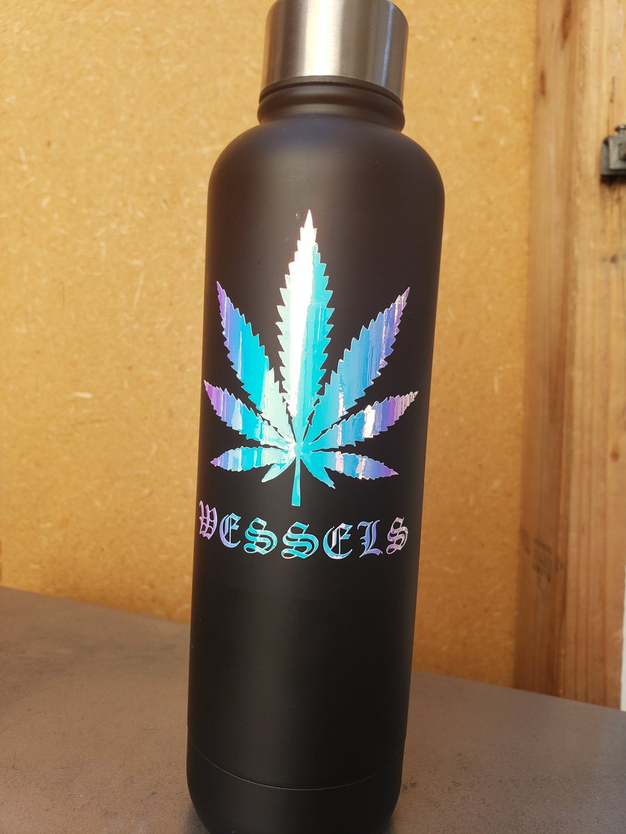annabanana600's tweet photo. Holographic Cannabis leaf.. #DIY 
#Marijuanastocks #THCT #MedicalCannabis #medicalmarijuana #MedicalResearch #CBD #cbdoil #MultipleSclerosis #Anxiety #Epilepsy #Alzheimers #Cancer #CrohnsDisease #glaucoma #Pain #PTSD #seizures #Investment #StockMarket https://t.co/v0uDNrVKbg