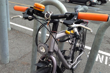 eyesonfolsom's tweet photo. Stolen bike report ! Stolen in front of SPUR at 654 Mission St at Third St, between 1:00 and 4:00 pm. Was locked to a bike rack with a u-lock. Other bikes were parked there as well.
See attached photos !
All help is appreciated :)

@SFPDBikeTheft @stolenbikessfo 
#bikesf #stolen https://t.co/q8EHZBOYyI