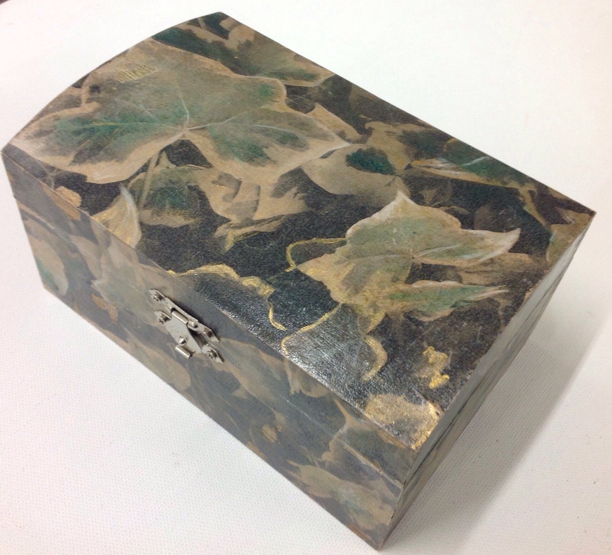 Chairandpipe's tweet photo. Excited to share this item from my #etsy shop: Golden Ivy Jewellery Chest was £30 (plus p+p) now £21 (plus p+p)
All selling prices have been reduced by 30% to make room for new stock, so come and have a look!
 https://t.co/s3koM4xPo2 https://t.co/fUbahxhi8L