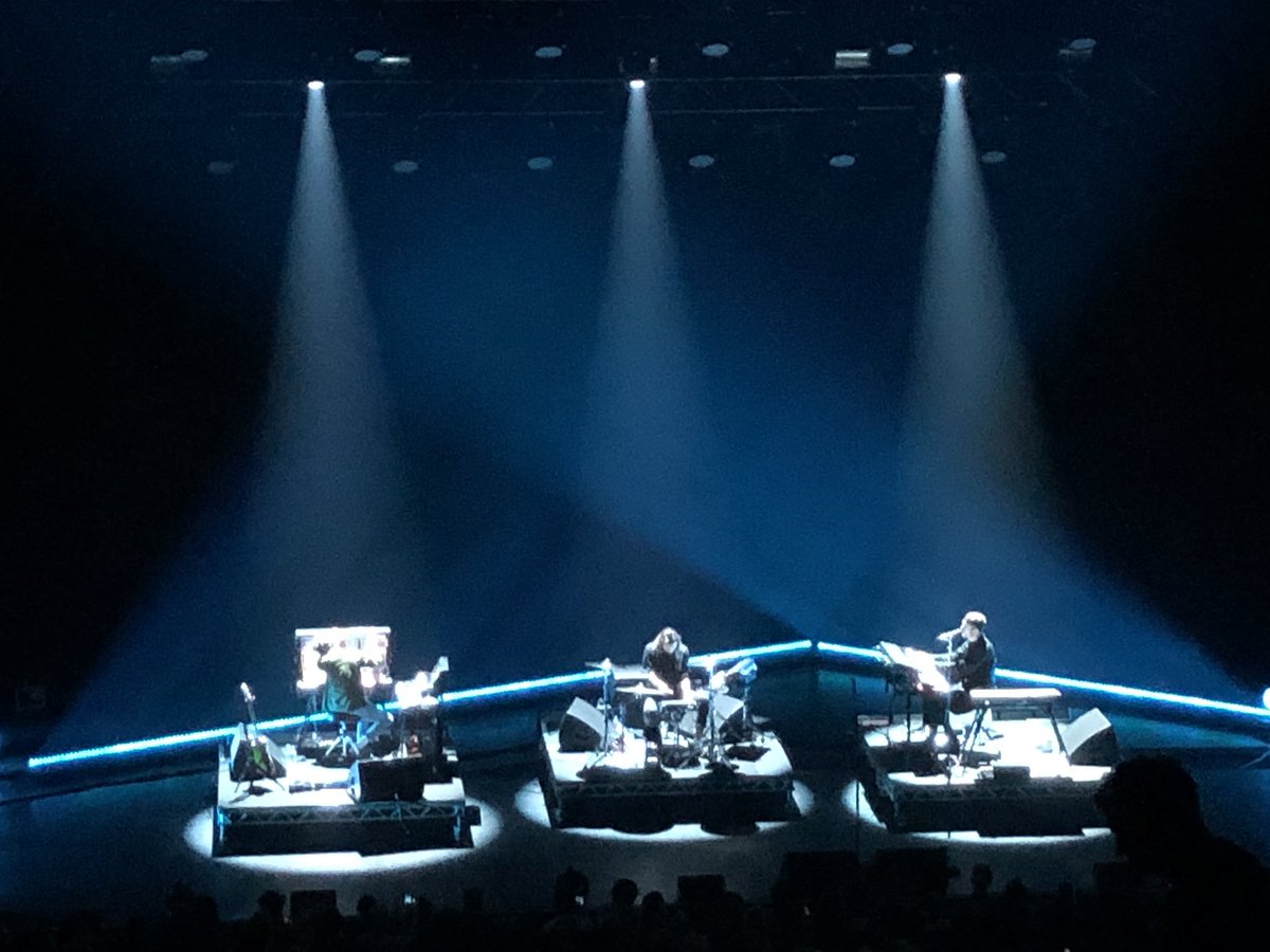 SchweitzerMuzik's tweet photo. Brilliant to see @jamesblake playing in London this evening. Absolutely amazing sounds. #jamesblake https://t.co/UAFvK8Gp2H
