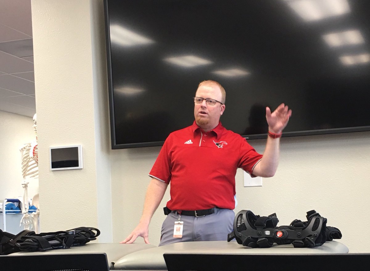 DrGililland's tweet photo. Grateful for @trainerjjdavis from @Lubbock_Sports. Jeremy spent the morning sharing his expertise with bracing and orthoses with our MAT-1’s. @TTUHSC_SHP #TechMAT #LSM #BeGreAT https://t.co/n2jsadKcWO