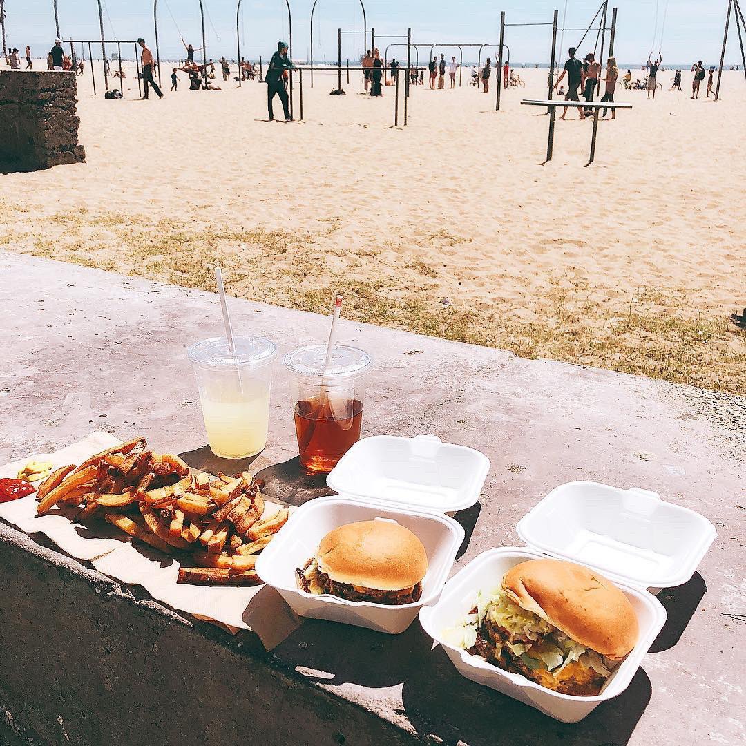 HiHo_Burger's tweet photo. Help us keep our title as LA’s best burger! Vote in @LAmag ‘s #BurgerBracket #HiHoCheeseburger https://t.co/wFwqFqg3QJ https://t.co/Ky1fpqPsIF