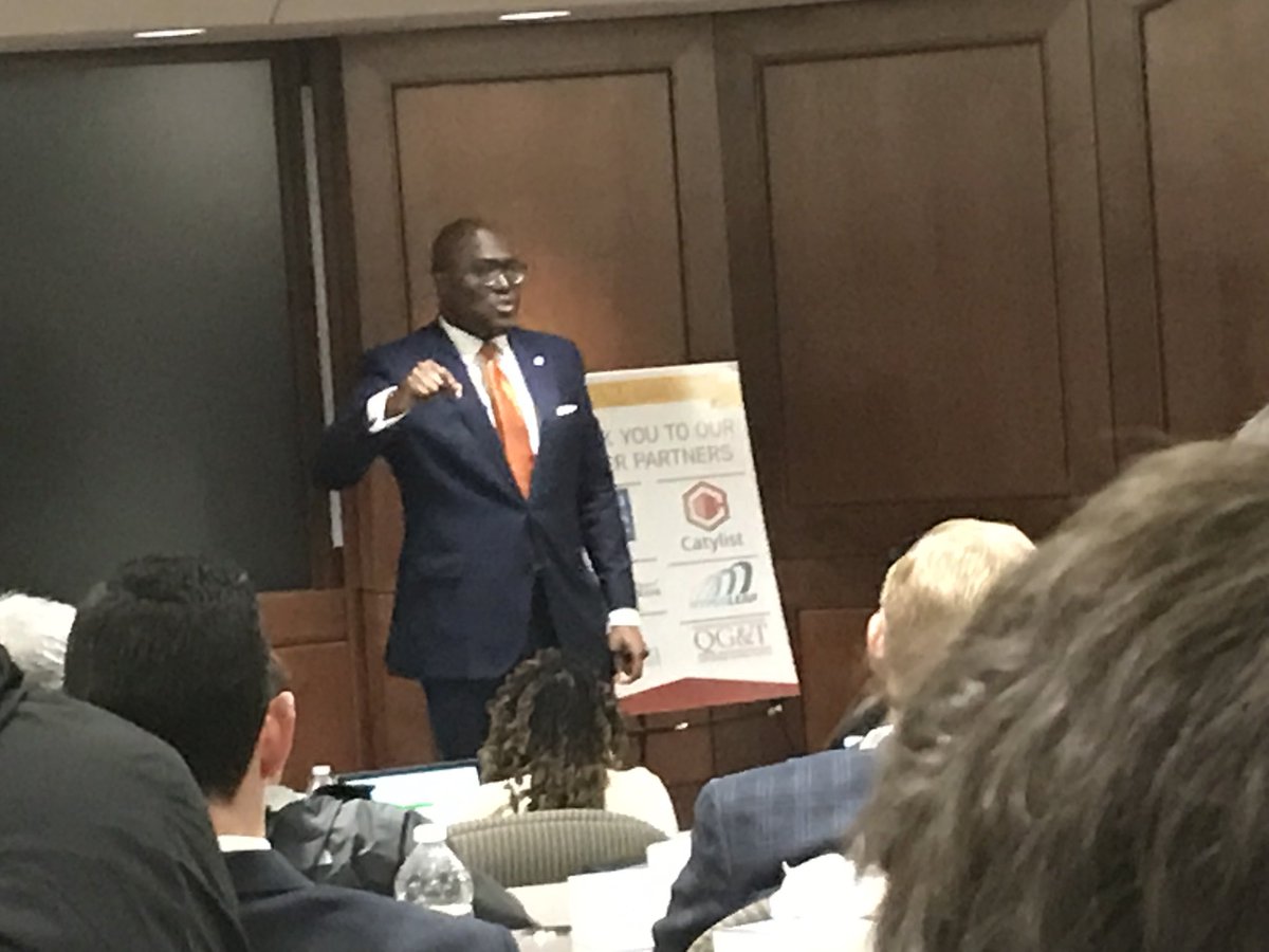 FrankScottJr's tweet photo. Lively #LittleRock Commercial Realtors Lunch discussion about our city’s efforts to forward pro-growth policies, our first 100 days, forthcoming #ScottScript (Transition Report), infrastructure improvements, and the nexus of public safety & economics.#UniteLR #ItsTime #Potential https://t.co/H64vAHnUdA
