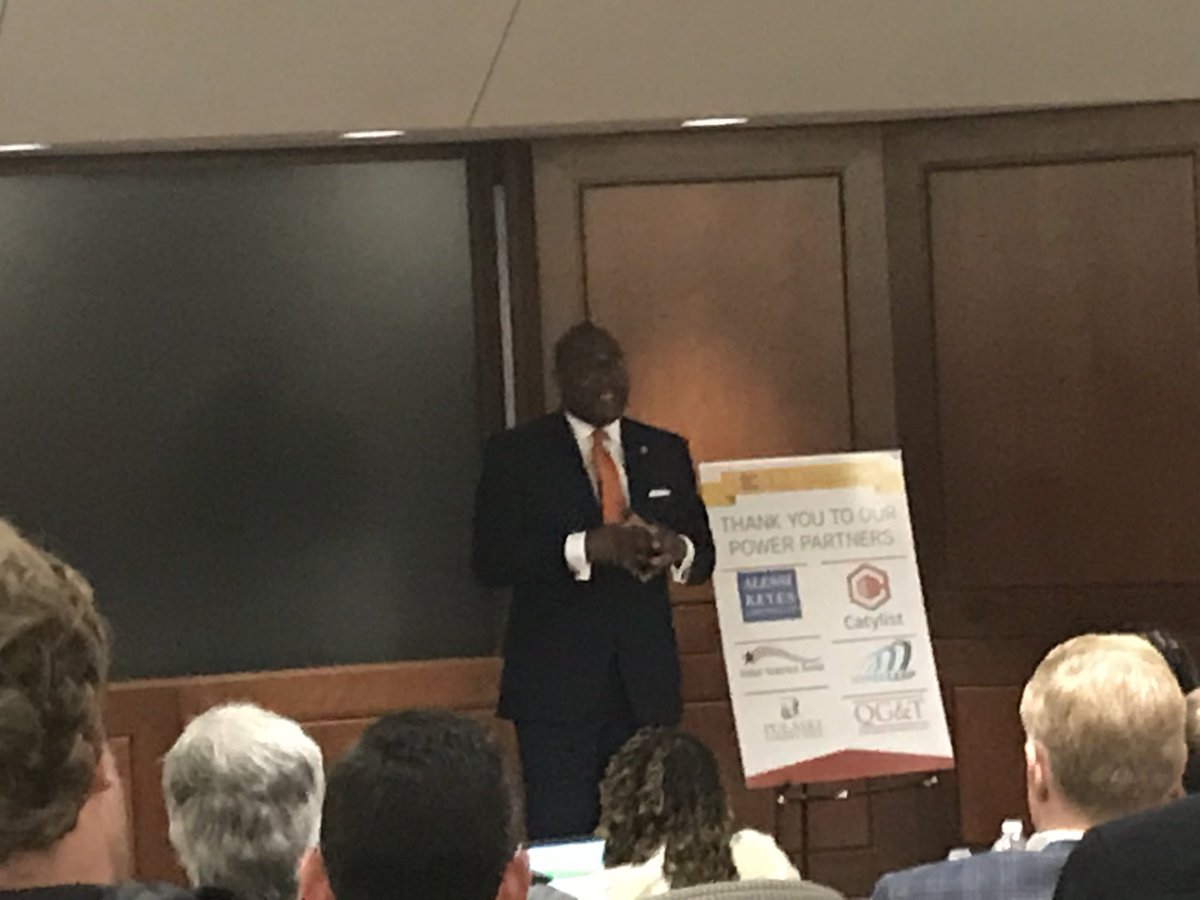FrankScottJr's tweet photo. Lively #LittleRock Commercial Realtors Lunch discussion about our city’s efforts to forward pro-growth policies, our first 100 days, forthcoming #ScottScript (Transition Report), infrastructure improvements, and the nexus of public safety & economics.#UniteLR #ItsTime #Potential https://t.co/H64vAHnUdA
