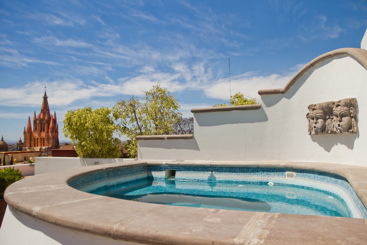 SierraNevadaSMA's tweet photo. On a perfect sunny day, cool off in your Suite's private pool with the best view of the city. #SanMigueldeAllende #TheArtofBelmond https://t.co/gZywA8UJEC