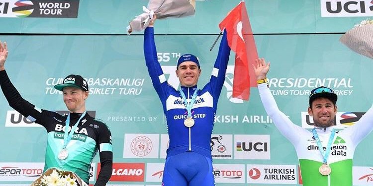 FrontSet's tweet photo. #TUR2019: Fabio Jakobsen ve Türk bayraklı sprinti - Tribun Dergi https://t.co/H6Dfw2pgAk https://t.co/7n6jIx0Yd1