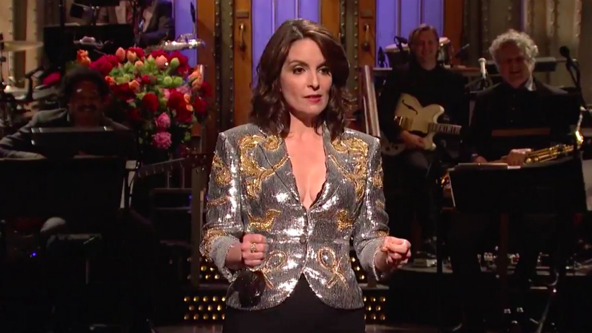 THR's tweet photo. Tina Fey doesn’t think that #SNL has the power to sway peoples' political views https://t.co/UZcTAxJb9H https://t.co/5Yhema1tWt