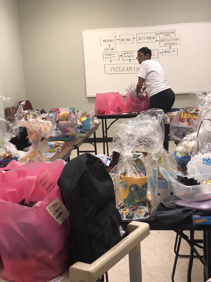 ronniala's tweet photo. Easter at the shelter today https://t.co/uOzNYAcJcS